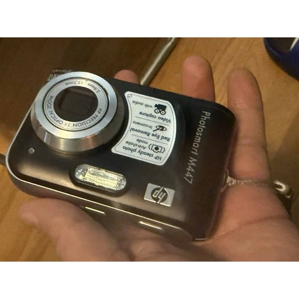 HP PhotoSmart M447 5.0 Digital Camera - Black W/ strap